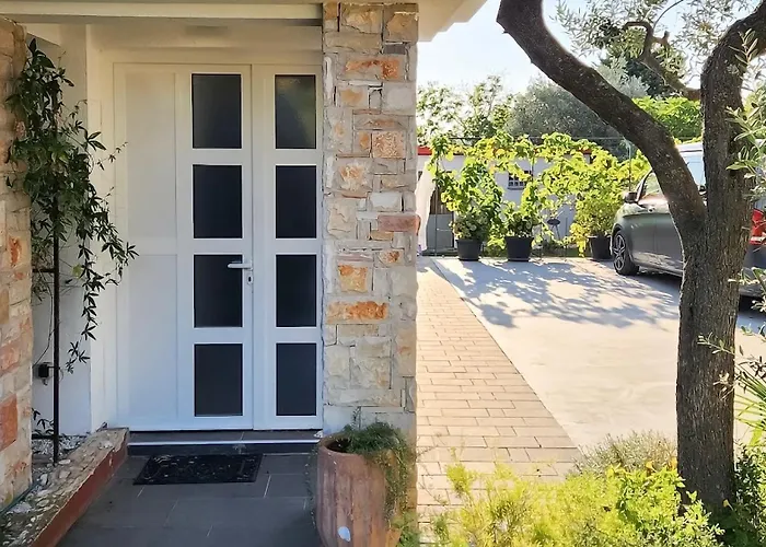 Bozo Stunning Sea View Apartment